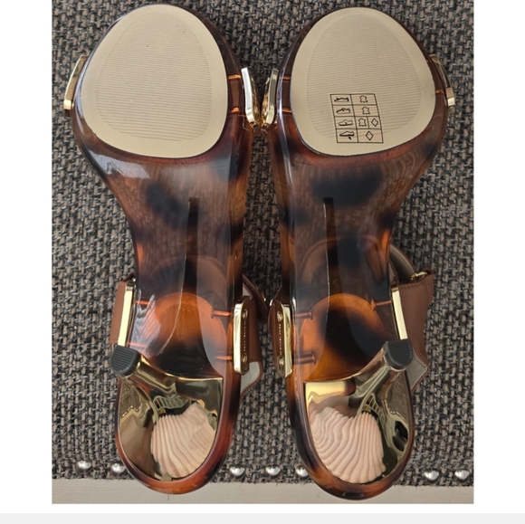 New 🐆 Michael Kor New Lani Sandal BrownLeather w/ Gold Emblems and Heel Size 10 - Picture 14 of 16